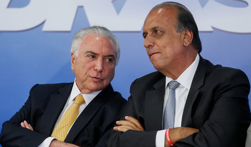 Brasília - DF, 16/02/2018) (E/D) Presidente Michel temer e o Governador do Rio de Janeiro, Luiz Fernando Pezão.
Foto: Beto Barata/PR
(Foto: Aquiles Lins)
Brasília - DF, 16/02/2018) (E/D) Presidente Michel temer e o Governador do Rio de Janeiro, Luiz Fernando Pezão.
Foto: Beto Barata/PR