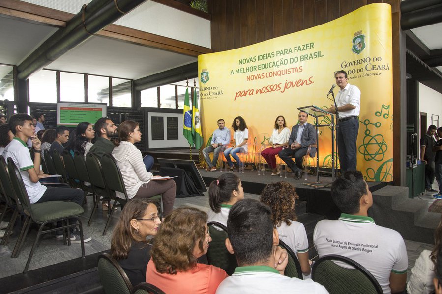 APRESENTACAO DOS DADOS SOBRE ABANDONO ESCOLAR E.M 2017 ;FOTOS MARCOS STUDART (Foto: Fatima 247) APRESENTACAO DOS DADOS SOBRE ABANDONO ESCOLAR E.M 2017 ;FOTOS MARCOS STUDART