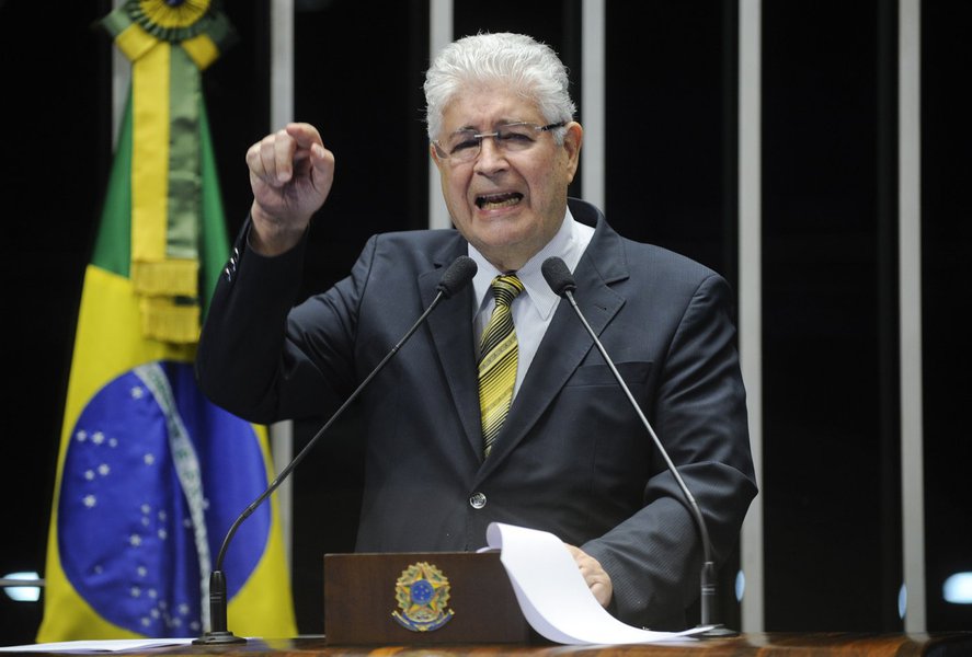 Senador Roberto Requião (PMDB-PR) propõe debate sobre reforma agrária e remessas de lucros (Foto: Leonardo Attuch) Senador Roberto Requião (PMDB-PR) propõe debate sobre reforma agrária e remessas de lucros