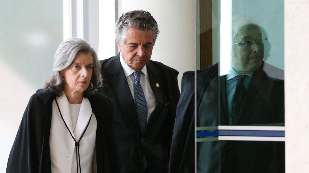 Brasília- DF 01-02-2017 Sessão de abertura dos trabalhos do STF. Cármen Lúcia, Marco Aurélio Mello (Foto: Leonardo Attuch) www.brasil247.com - Brasília- DF 01-02-2017 Sessão de abertura dos trabalhos do STF. Cármen Lúcia, Marco Aurélio Mello
