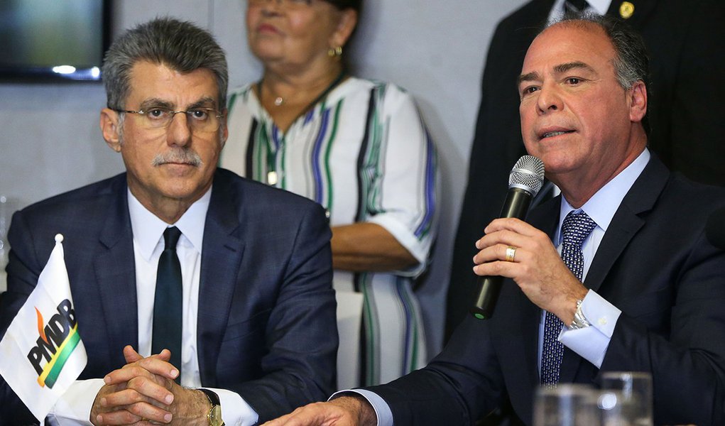 Brasília - O presidente do PMDB, senador Romero Jucá, e o senador Fernando Bezerra Coelho durante solenidade para sua filiação ao PMDB (Marcelo Camargo/Agência Brasil) (Foto: Paulo Emílio) Brasília - O presidente do PMDB, senador Romero Jucá, e o senador Fernando Bezerra Coelho durante solenidade para sua filiação ao PMDB (Marcelo Camargo/Agência Brasil)
