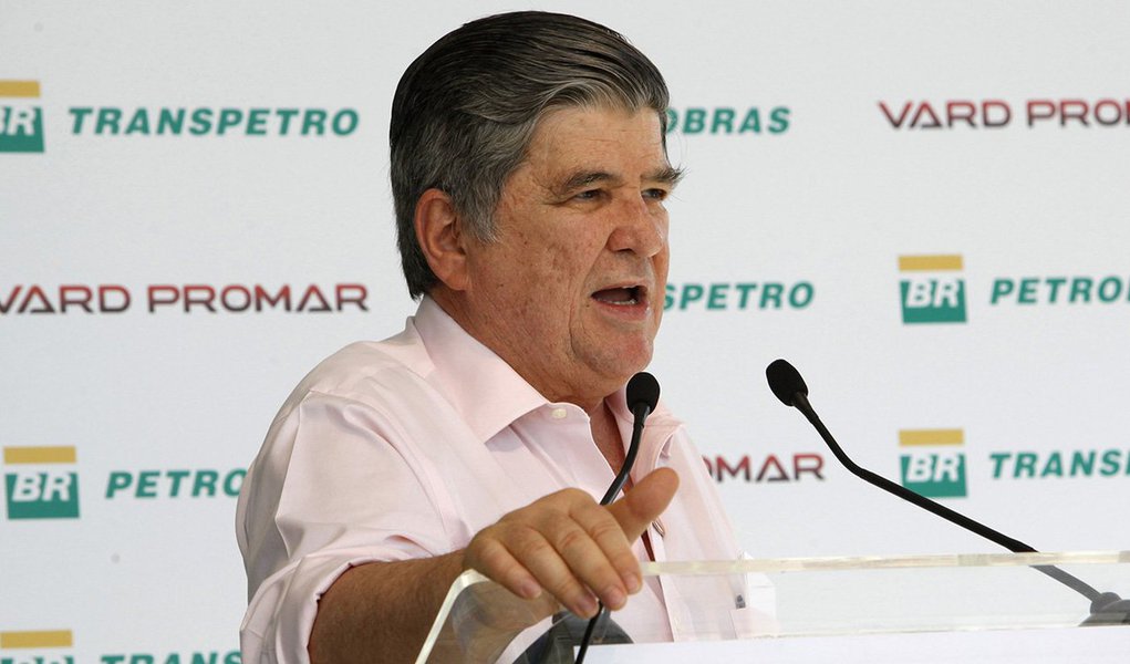 Presidente da Transpetro, Sergio Machado, durante o discurso na cerimônia de lançamento do navio Oscar Niemeyer (Foto: Aquiles Lins) Presidente da Transpetro, Sergio Machado, durante o discurso na cerimônia de lançamento do navio Oscar Niemeyer