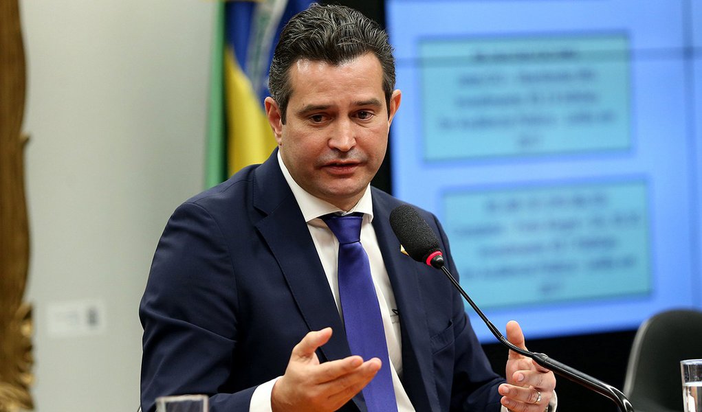 Brasília - O ministro dos Transportes, Maurício Quintella fala sobre as concessões aeroportuárias, proposta de privatização da Infraero, e os novos projetos qualificados no PPI (Wilson Dias/Agência Brasil) (Foto: Voney Malta) Brasília - O ministro dos Transportes, Maurício Quintella fala sobre as concessões aeroportuárias, proposta de privatização da Infraero, e os novos projetos qualificados no PPI (Wilson Dias/Agência Brasil)