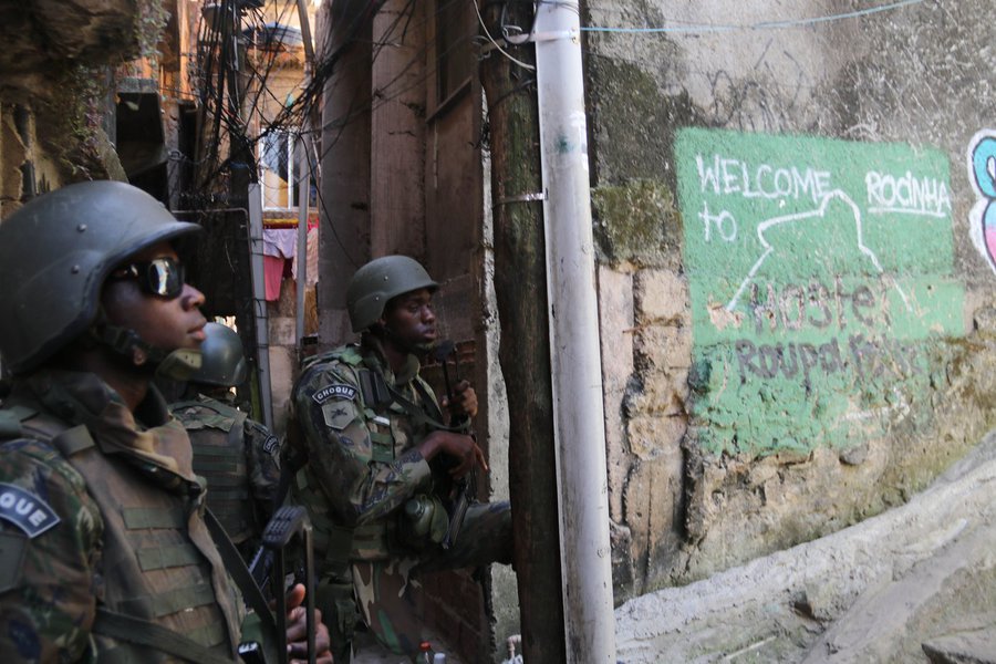 Militares na Rocinha (Foto: Décio Lima) Militares na Rocinha