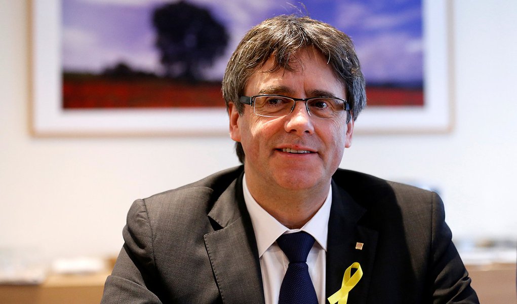 Líder deposto da Catalunha, Carles Puigdemont, durante reunião do partido Juntos pela Catalunha, em Bruxelas 12/01/2018 REUTERS/Francois Lenoir (Foto: Leonardo Lucena) Líder deposto da Catalunha, Carles Puigdemont, durante reunião do partido Juntos pela Catalunha, em Bruxelas 12/01/2018 REUTERS/Francois Lenoir