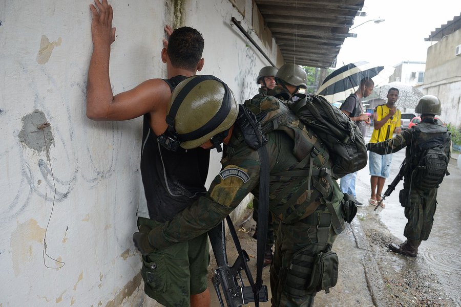 exército moradores (Foto: Ergon Cugler) exército moradores