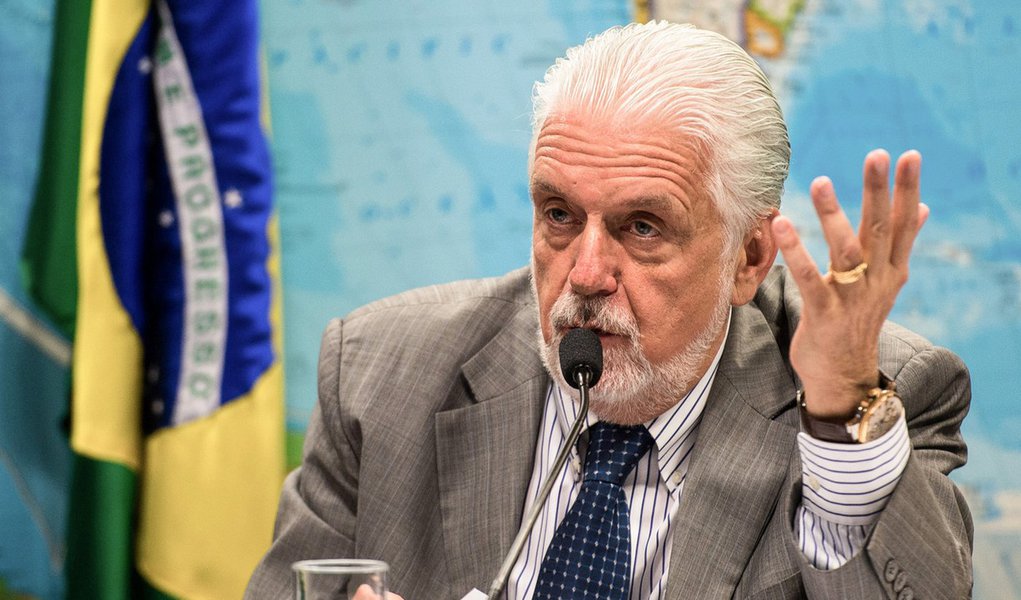 O ministro da Defesa, Jaques Wagner, fala na Comissão de Relações Exteriores e Defesa Nacional do Senado sobre a situação atual e perspectivas futuras do ministério (Marcelo Camargo/Agência Brasil) (Foto: Voney Malta) O ministro da Defesa, Jaques Wagner, fala na Comissão de Relações Exteriores e Defesa Nacional do Senado sobre a situação atual e perspectivas futuras do ministério (Marcelo Camargo/Agência Brasil)