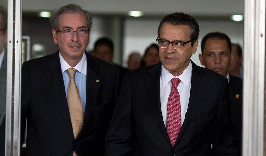 O Presidente da Câmara dos Deputados, Henrique Alves (PMDB-RN), e o líder do PMDB na Câmara, Eduardo Cunha (PMDB-RJ), após reunião do Conselho Nacional do PMDB. (Marcelo Camargo/Agência Brasil) (Foto: Leonardo Lucena) O Presidente da Câmara dos Deputados, Henrique Alves (PMDB-RN), e o líder do PMDB na Câmara, Eduardo Cunha (PMDB-RJ), após reunião do Conselho Nacional do PMDB. (Marcelo Camargo/Agência Brasil)