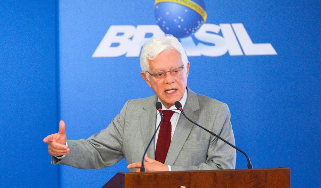 Brasília - Moreira Franco, da Secretaria-Executiva o Programa de Parcerias de Investimentos (PPI) fala durante reunião com o presidente interino Michel Temer e líderes empresariais, no Planalto (José Cruz/Agência Brasil) (Foto: Leonardo Lucena) Brasília - Moreira Franco, da Secretaria-Executiva o Programa de Parcerias de Investimentos (PPI) fala durante reunião com o presidente interino Michel Temer e líderes empresariais, no Planalto (José Cruz/Agência Brasil)