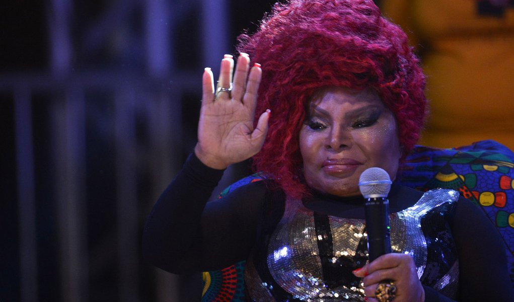 A cantora Elza Soares, faz show na abertura da oitava edi��o do Festival Latinidades, maior festival de mulheres negras da Am�rica Latina (Marcello Casal Jr/Ag�ncia Brasil) (Foto: Voney Malta) A cantora Elza Soares, faz show na abertura da oitava edi��o do Festival Latinidades, maior festival de mulheres negras da Am�rica Latina (Marcello Casal Jr/Ag�ncia Brasil)