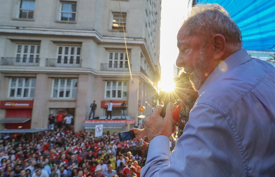 Lula agradece a solidariedade do povo em ato público na Esquina Democrática de Porto Alegre (RS). Foto: Ricardo Stuckert
Porto Alegre (RS), 23/01/2018. (Foto: Aquiles Lins) Lula agradece a solidariedade do povo em ato público na Esquina Democrática de Porto Alegre (RS). Foto: Ricardo Stuckert
Porto Alegre (RS), 23/01/2018.