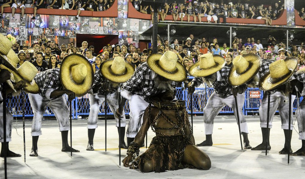 11.02.2018 - Carnaval Rio 2018 - Desfile na Sapucaí - Paraíso do Tuiuti - Grupo Especial - Paulo Portilho | Riotur (Foto: Nêggo Tom) 11.02.2018 - Carnaval Rio 2018 - Desfile na Sapucaí - Paraíso do Tuiuti - Grupo Especial - Paulo Portilho | Riotur