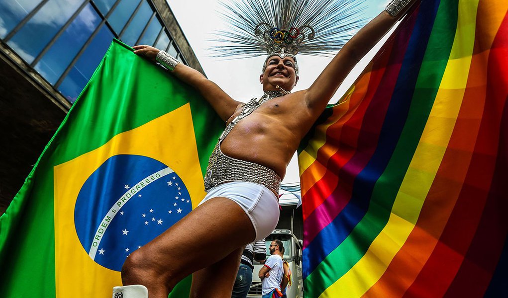 São Paulo- SP- Brasil- 29/05/2016- 20ª edição da Parada do Orgulho LGBT de São Paulo, na avenida Paulista. Foto: Paulo Pinto/ Fotos Públicas (Foto: Romulo Faro) São Paulo- SP- Brasil- 29/05/2016- 20ª edição da Parada do Orgulho LGBT de São Paulo, na avenida Paulista. Foto: Paulo Pinto/ Fotos Públicas
