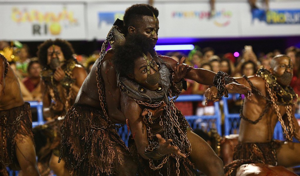 Carnaval Rio 2018 - Desfile na Sapucaí - Paraíso do Tuiuti - Grupo Especial - Gabriel Nascimento | Riotur (Foto: Aquiles Lins) Carnaval Rio 2018 - Desfile na Sapucaí - Paraíso do Tuiuti - Grupo Especial - Gabriel Nascimento | Riotur