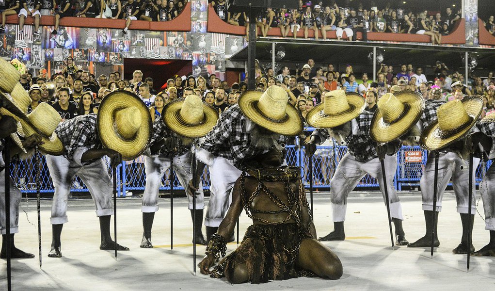 Carnaval Rio 2018 - Desfile na Sapucaí - Paraíso do Tuiuti - Grupo Especial - Paulo Portilho | Riotur (Foto: Aquiles Lins) Carnaval Rio 2018 - Desfile na Sapucaí - Paraíso do Tuiuti - Grupo Especial - Paulo Portilho | Riotur
