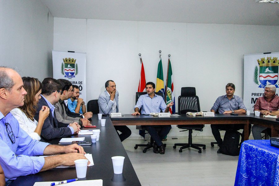 Rui Palmeira se reúne com representantes de políticas públicas que transformaram Medellín, na Colômbia. Foto: Pei Fon/ Secom Maceió (Foto: Voney Malta) Rui Palmeira se reúne com representantes de políticas públicas que transformaram Medellín, na Colômbia. Foto: Pei Fon/ Secom Maceió