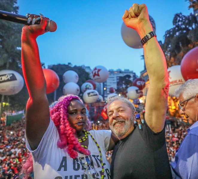 Povo com Lula em ato pela democracia na praça da República, em São Paulo. #Lula #PovoComLula Fotos: Ricardo Stuckert (Foto: Gustavo Conde) Povo com Lula em ato pela democracia na praça da República, em São Paulo. #Lula #PovoComLula Fotos: Ricardo Stuckert