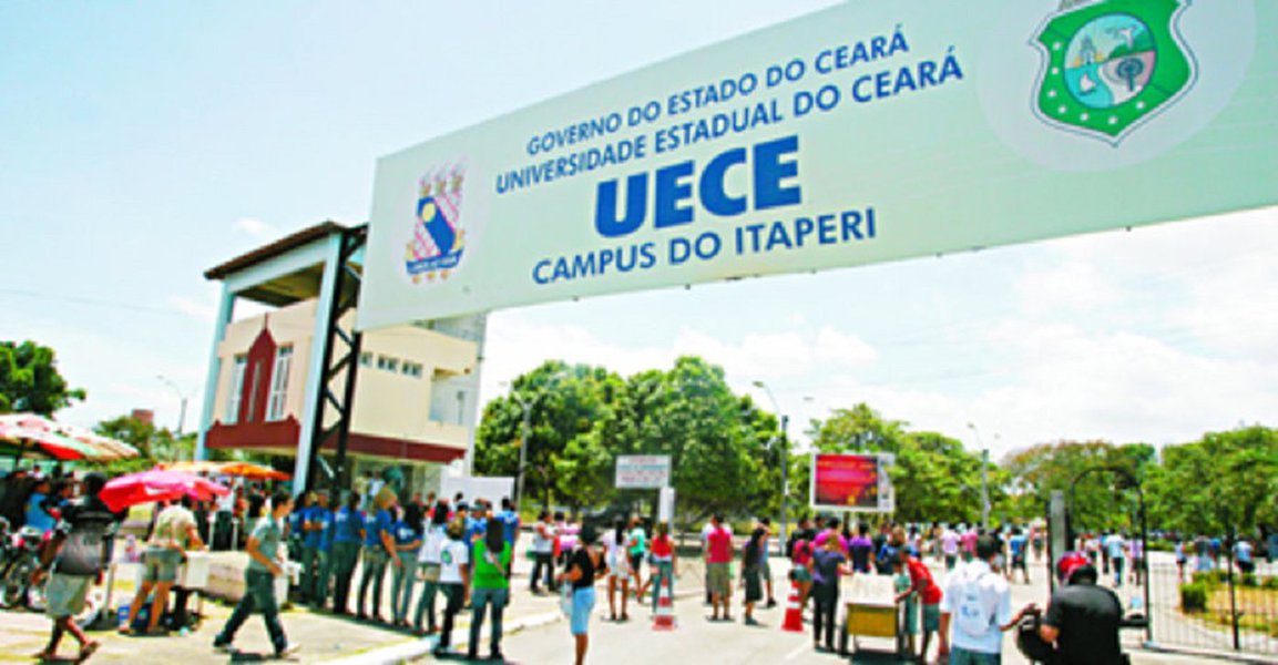 FORTALEZA, CE, BRASIL-23102011-CIDADE: SEGUNDO DIA DO ENEM 2011. NO DETALHE:ALUNOS NA ENTRADA DA UECE..FOTO: ALEX COSTA/AG†NCIADIARIO..LOCAL: FORTALEZA, CE, BRASIL., 14CI0801, 14/01/2014, CIDADE, ALEX COSTA, - cidade - 15ci0901 - NLVL (Foto: Fatima 247) FORTALEZA, CE, BRASIL-23102011-CIDADE: SEGUNDO DIA DO ENEM 2011. NO DETALHE:ALUNOS NA ENTRADA DA UECE..FOTO: ALEX COSTA/AG†NCIADIARIO..LOCAL: FORTALEZA, CE, BRASIL., 14CI0801, 14/01/2014, CIDADE, ALEX COSTA, - cidade - 15ci0901 - NLVL