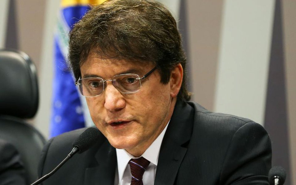 Bras�lia - O governador do Rio Grande do Norte, Robinson Faria, durante audi�ncia da Comiss�o de Servi�os de Infraestrutura (CI) sobre o andamento das obras de interliga��o das �guas do Rio S�o Francisco. (Marcelo Camargo/Ag�ncia Brasil) (Foto: Aquiles Lins) Bras�lia - O governador do Rio Grande do Norte, Robinson Faria, durante audi�ncia da Comiss�o de Servi�os de Infraestrutura (CI) sobre o andamento das obras de interliga��o das �guas do Rio S�o Francisco. (Marcelo Camargo/Ag�ncia Brasil)