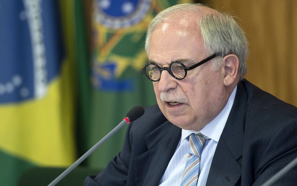 Marco Aur�lio Garcia, assessor especial da Presid�ncia da Rep�blica para Assuntos Internacionais,comenta a situa��o do brasileiro condenado � morte por tr�fico de drogas na Indon�sia (Marcelo Camargo/Ag�ncia Brasil) (Foto: Gisele Federicce) Marco Aur�lio Garcia, assessor especial da Presid�ncia da Rep�blica para Assuntos Internacionais,comenta a situa��o do brasileiro condenado � morte por tr�fico de drogas na Indon�sia (Marcelo Camargo/Ag�ncia Brasil)