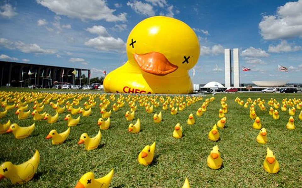 Bras�lia - A Federa��o das Ind�strias do Estado de S�o Paulo (Fiesp) promove manifesto em frente ao Congresso Nacional contra o aumento de impostos (Marcelo Camargo/Ag�ncia Brasil) (Foto: Fátima Miranda) Bras�lia - A Federa��o das Ind�strias do Estado de S�o Paulo (Fiesp) promove manifesto em frente ao Congresso Nacional contra o aumento de impostos (Marcelo Camargo/Ag�ncia Brasil)