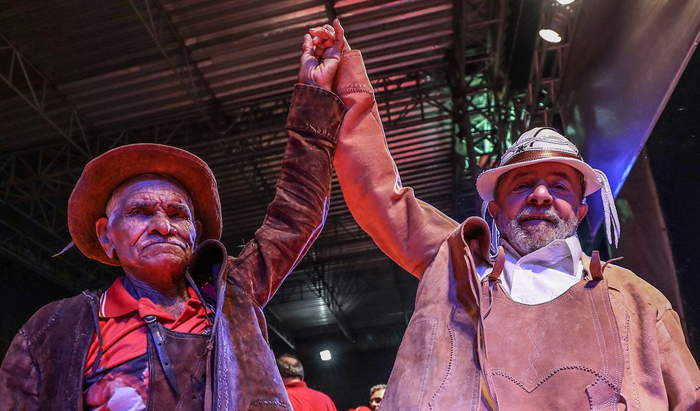 21/08/2017- Lula encontra seu Finho, vaqueiro mais velho do estado de Sergipe, com 92 anos Foto: Ricardo Stuckert (Foto: Aquiles Lins) 21/08/2017- Lula encontra seu Finho, vaqueiro mais velho do estado de Sergipe, com 92 anos Foto: Ricardo Stuckert