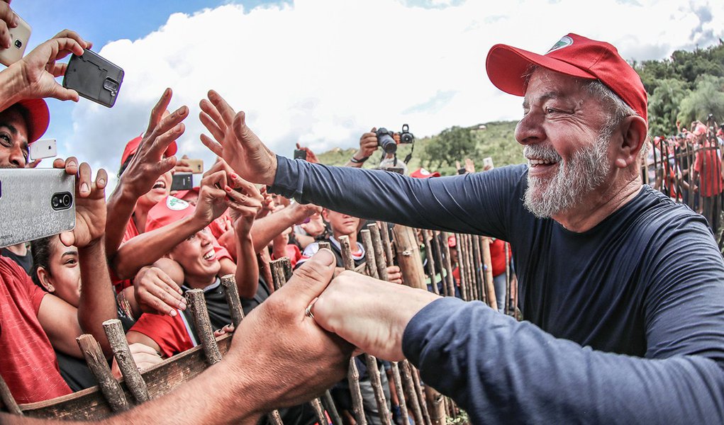Itatiaiuçu (MG) 21 02 2018 Ex-presidente Lula durante visita ao acampamento Maria da Conceição, do MST, em Itatiaiuçu (MG). Foto: Ricardo Stuckert (Foto: Aquiles Lins) www.brasil247.com - Itatiaiuçu (MG) 21 02 2018 Ex-presidente Lula durante visita ao acampamento Maria da Conceição, do MST, em Itatiaiuçu (MG). Foto: Ricardo Stuckert