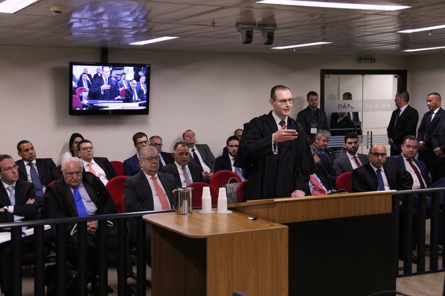 24/01/2018 - Advogado Cristiano Zanin Martins fala no julgamento de recursos da Lava Jato na 8ª Turma do TRF4 (Foto: Charles Nisz) 24/01/2018 - Advogado Cristiano Zanin Martins fala no julgamento de recursos da Lava Jato na 8ª Turma do TRF4