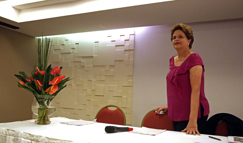 Ex-presidente Dilma Rousseff chega para entrevista coletiva no Rio de Janeiro 26/03/2018 REUTERS/Pilar Olivares (Foto: Gisele Federicce) Ex-presidente Dilma Rousseff chega para entrevista coletiva no Rio de Janeiro 26/03/2018 REUTERS/Pilar Olivares