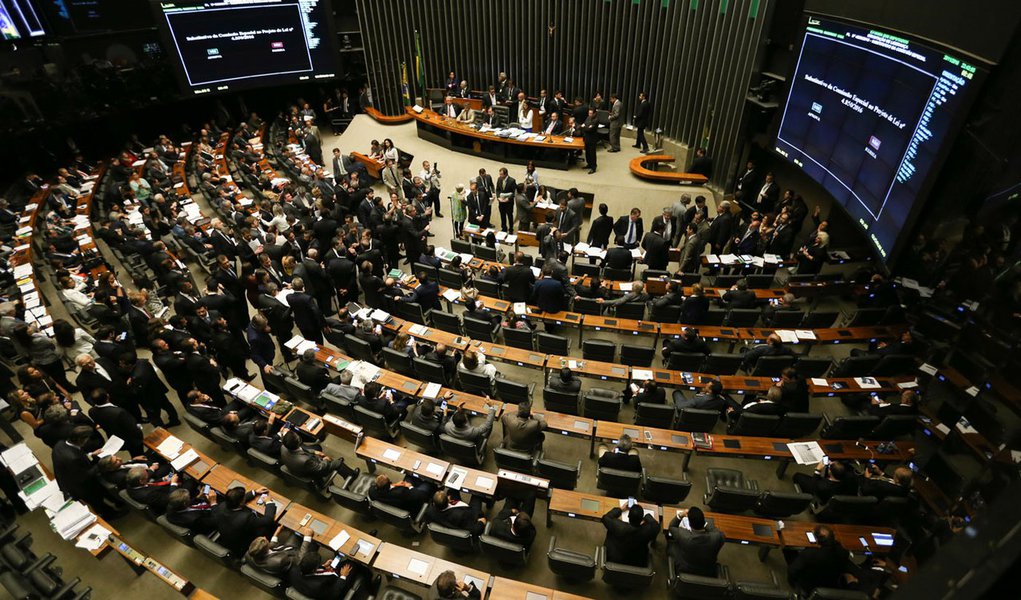 Brasília - Plenário da Câmara aprova texto base do projeto de lei que cria medidas contra a corrupção (Fabio Rodrigues Pozzebom/Agência Brasil) (Foto: Charles Nisz) Brasília - Plenário da Câmara aprova texto base do projeto de lei que cria medidas contra a corrupção (Fabio Rodrigues Pozzebom/Agência Brasil)