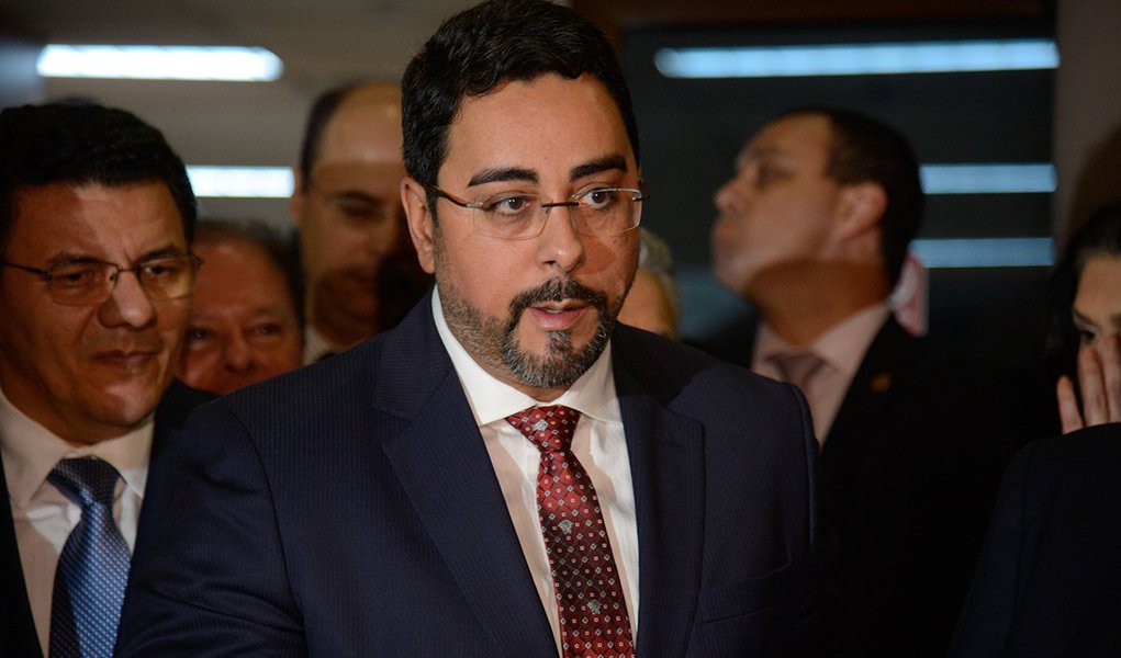 Rio de Janeiro - Juiz Marcelo Bretas (ao centro) recebe apoio de artistas, juízes federais, políticos e procuradores da força tarefa da Operação Lava-Jato (Fernando Frazão/Agência Brasil) (Foto: Leonardo Attuch) Rio de Janeiro - Juiz Marcelo Bretas (ao centro) recebe apoio de artistas, juízes federais, políticos e procuradores da força tarefa da Operação Lava-Jato (Fernando Frazão/Agência Brasil)
