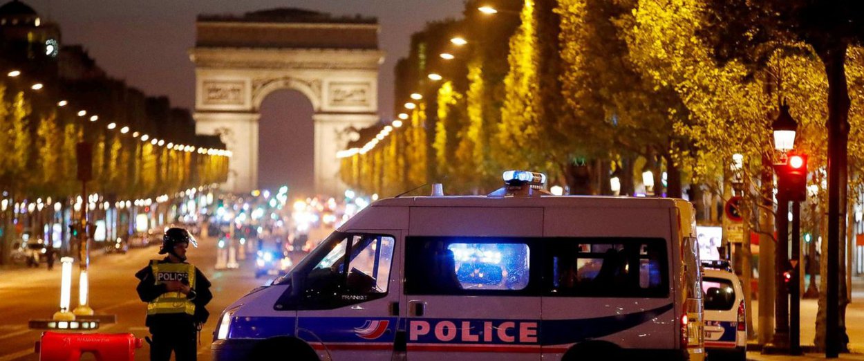 Policiais na Champs Elysées, Paris (Foto: Paulo Emílio) Policiais na Champs Elysées, Paris