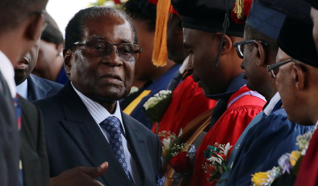 Robert Mugabe durante cerimônia de graduação de universidade em Harare 17/11/2017 REUTERS/Philimon Bulawayo (Foto: Paulo Emílio) Robert Mugabe durante cerimônia de graduação de universidade em Harare 17/11/2017 REUTERS/Philimon Bulawayo