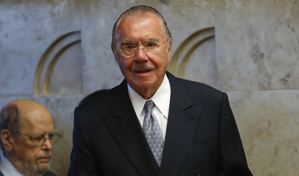 Brasília - O ex-presidente José Sarney na cerimônia de posse da nova presidente do Supremo Tribunal Federal (STF), ministra Cármen Lúcia (Wilson Dias/Agência Brasil) (Foto: Voney Malta) Brasília - O ex-presidente José Sarney na cerimônia de posse da nova presidente do Supremo Tribunal Federal (STF), ministra Cármen Lúcia (Wilson Dias/Agência Brasil)