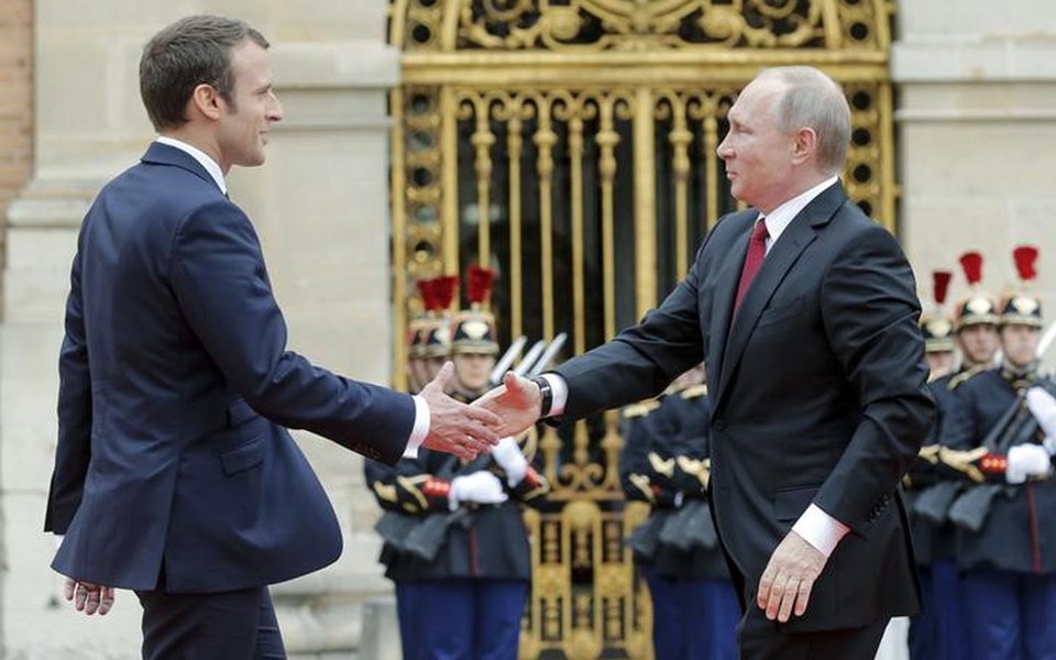 Presidente da França, Emmanuel Macron, recebe presidente da Rússia, Vladimir Putin, em Versalhes. 29/05/2017 REUTERS/Alexander Zemlianichenko (Foto: Aquiles Lins) Presidente da França, Emmanuel Macron, recebe presidente da Rússia, Vladimir Putin, em Versalhes. 29/05/2017 REUTERS/Alexander Zemlianichenko