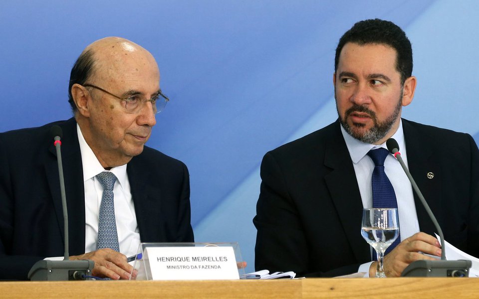 Brasília - Os ministros da Fazenda, Henrique Meirelles e Planejamento, Dyogo Oliveira durante coletiva de imprensa no Palácio do Planalto (Valter Campanato/Agência Brasil) (Foto: Gisele Federicce) Brasília - Os ministros da Fazenda, Henrique Meirelles e Planejamento, Dyogo Oliveira durante coletiva de imprensa no Palácio do Planalto (Valter Campanato/Agência Brasil)