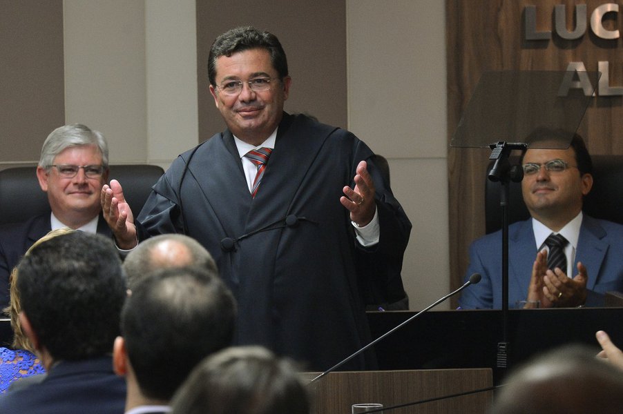 O novo ministro do Tribunal de Contas da União (TCU), Vital do Rêgo Filho, toma posse na sede do TCU em Brasília (Antonio Cruz/Agência Brasil) (Foto: Giuliana Miranda) O novo ministro do Tribunal de Contas da União (TCU), Vital do Rêgo Filho, toma posse na sede do TCU em Brasília (Antonio Cruz/Agência Brasil)