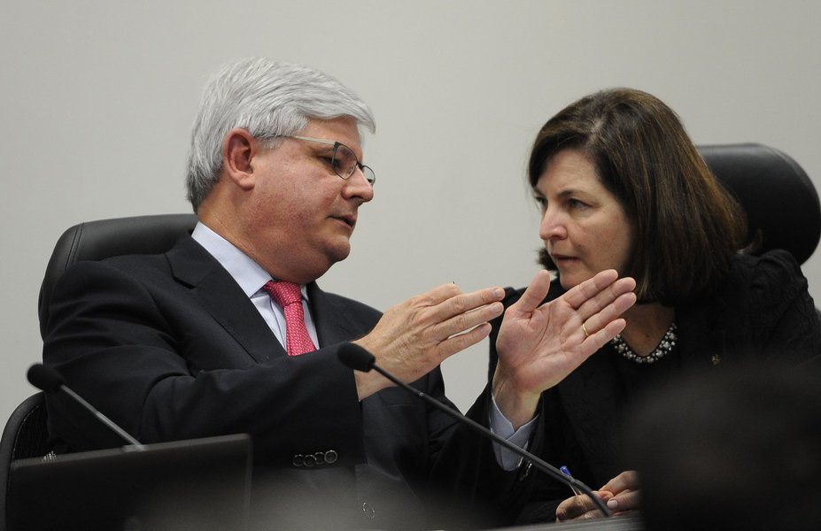 O procurador-geral, Rodrigo Janot, e a subprocuradora-geral, Raquel Dodge, durante debate dos candidatos ao cargo de procurador-geral da República, promovido pela ANPT, AMPDFT e ANMPM (Antonio Cruz/Agência Brasil) (Foto: Giuliana Miranda) O procurador-geral, Rodrigo Janot, e a subprocuradora-geral, Raquel Dodge, durante debate dos candidatos ao cargo de procurador-geral da República, promovido pela ANPT, AMPDFT e ANMPM (Antonio Cruz/Agência Brasil)