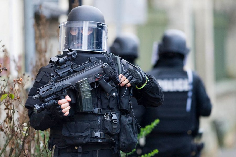 Polícia francesa em operação antiterrorismo, França, polícia, terror, terrorismo (Foto: Paulo Emílio) Polícia francesa em operação antiterrorismo, França, polícia, terror, terrorismo