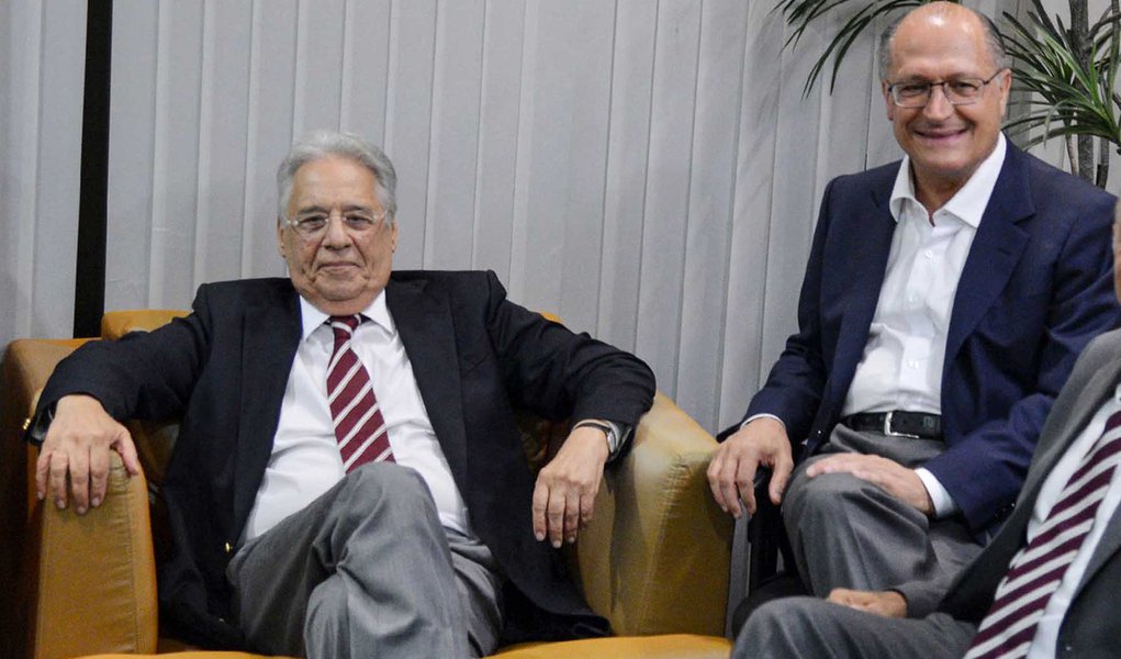Brasília - O presidente nacional do PSDB, senador Aécio Neves, o ex-presidente da Fernando Henrique Cardoso, e governadores tucanos em reunião na sede da Executiva Nacional do PSDB (Valter Campanato/Agência Brasil) (Foto: Aquiles Lins) Brasília - O presidente nacional do PSDB, senador Aécio Neves, o ex-presidente da Fernando Henrique Cardoso, e governadores tucanos em reunião na sede da Executiva Nacional do PSDB (Valter Campanato/Agência Brasil)