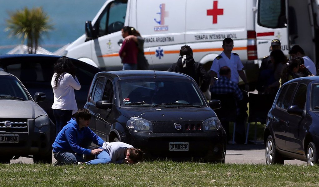 Familiares e amigos de tripulantes do submarino argentino ARA San Juan reunidos em Mar del Plata 23/11/2017 REUTERS/Marcos Brindicci (Foto: Gisele Federicce) Familiares e amigos de tripulantes do submarino argentino ARA San Juan reunidos em Mar del Plata 23/11/2017 REUTERS/Marcos Brindicci