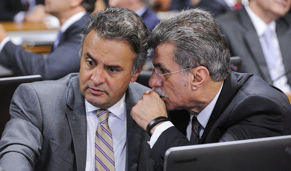 senador Romero Jucá (PMDB-RR);
senador Aécio Neves (PSDB-MG)
(Foto: Giuliana Miranda)
senador Romero Jucá (PMDB-RR);
senador Aécio Neves (PSDB-MG)