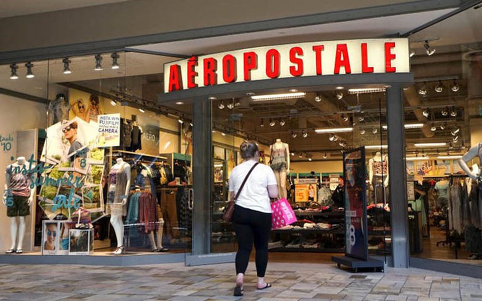 A customer enters an Aeropostale store in Broomfield, Colorado, United States May 14, 2015. REUTERS/Rick Wilking (Foto: Paulo Emílio) A customer enters an Aeropostale store in Broomfield, Colorado, United States May 14, 2015. REUTERS/Rick Wilking