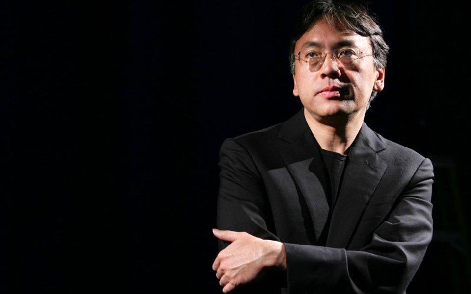 Autor nipo-britânico Kazuo Ishiguro posa para foto durante entrevista com a Reuters, em Nova York 20/04/2005 (Foto: Paulo Emílio) Autor nipo-britânico Kazuo Ishiguro posa para foto durante entrevista com a Reuters, em Nova York 20/04/2005