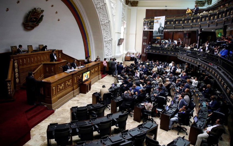 Deputados da Assembleia Nacional da Venezuela durante sessão em Caracas 18/07/2017 REUTERS/Carlos Garcia Rawlins (Foto: Paulo Emílio) Deputados da Assembleia Nacional da Venezuela durante sessão em Caracas 18/07/2017 REUTERS/Carlos Garcia Rawlins