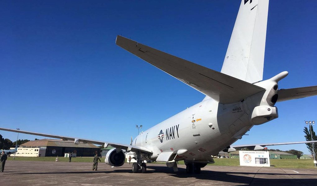 Avião P-8A Poseidon da Marinha dos Estados Unidos é visto antes de decolar para participar da busca do submarino desaparecido ARA San Juan, em Bahia Blanca, na Argentina 22/11/2017 REUTERS/Magali Cervantes (Foto: Paulo Emílio) Avião P-8A Poseidon da Marinha dos Estados Unidos é visto antes de decolar para participar da busca do submarino desaparecido ARA San Juan, em Bahia Blanca, na Argentina 22/11/2017 REUTERS/Magali Cervantes