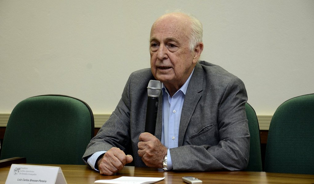 Bresser Pereira (Foto: Gisele Federicce) Bresser Pereira