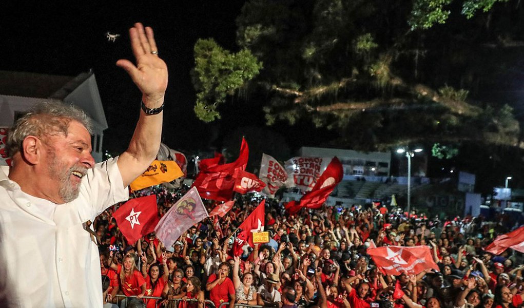 07/12/2017- Rio de Janeiro- Lula participa de ato na praça central de Maricá (RJ). Foto: Ricardo Stuckert (Foto: Roberto Amaral) 07/12/2017- Rio de Janeiro- Lula participa de ato na praça central de Maricá (RJ). Foto: Ricardo Stuckert