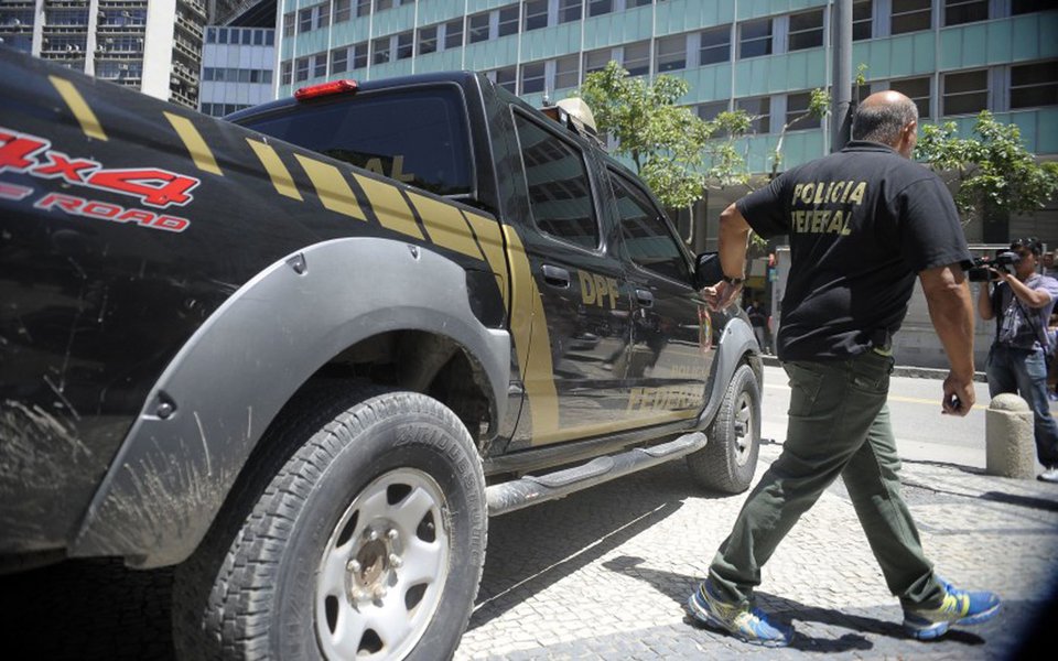 Rio de Janeiro - Polícia Federal cumpre mandado de busca e apreensão no escritório do presidente da Câmara, deputado Eduardo Cunha, no centro da cidade do Rio de Janeiro (Tânia Rêgo/Agência Brasil) (Foto: Giuliana Miranda) Rio de Janeiro - Polícia Federal cumpre mandado de busca e apreensão no escritório do presidente da Câmara, deputado Eduardo Cunha, no centro da cidade do Rio de Janeiro (Tânia Rêgo/Agência Brasil)