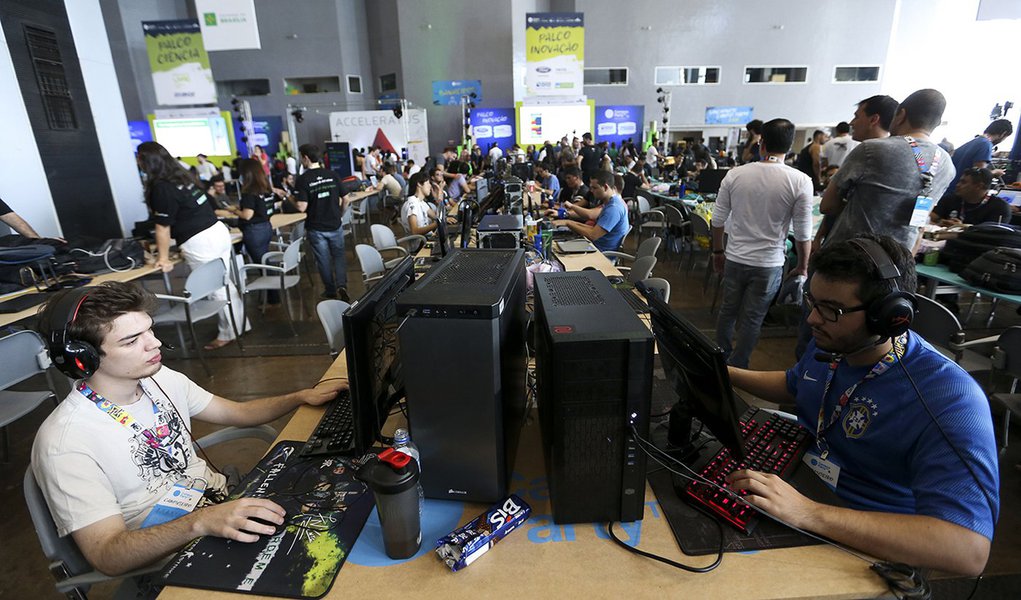 Brasília - Profissionais e entusiastas da tecnologia participam da Campus Party, em Brasília (Marcelo Camargo/Agência Brasil) (Foto: Voney Malta) Brasília - Profissionais e entusiastas da tecnologia participam da Campus Party, em Brasília (Marcelo Camargo/Agência Brasil)